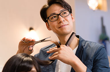 日本人スタイリストのいるヘアサロンが確実